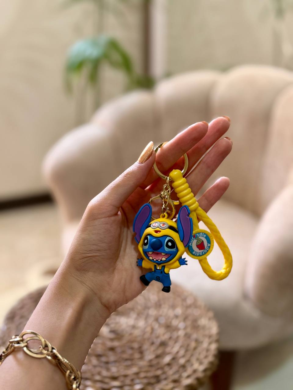 photo_5845885634923843313_y